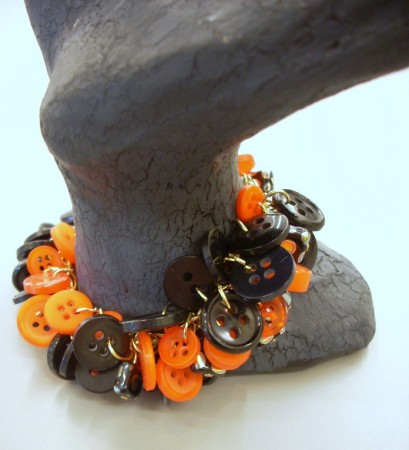 Halloween Crafts: Bead and Button Bracelet