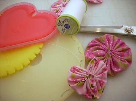 Fleece, Yo-Yo's and Buttons on a Valentine's Day Wreath
