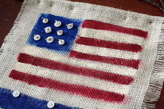 paint burlap and button American flag decor