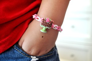 Make a Sweet RUbber Band Bracelet with Buttons Galore & Laura Bray