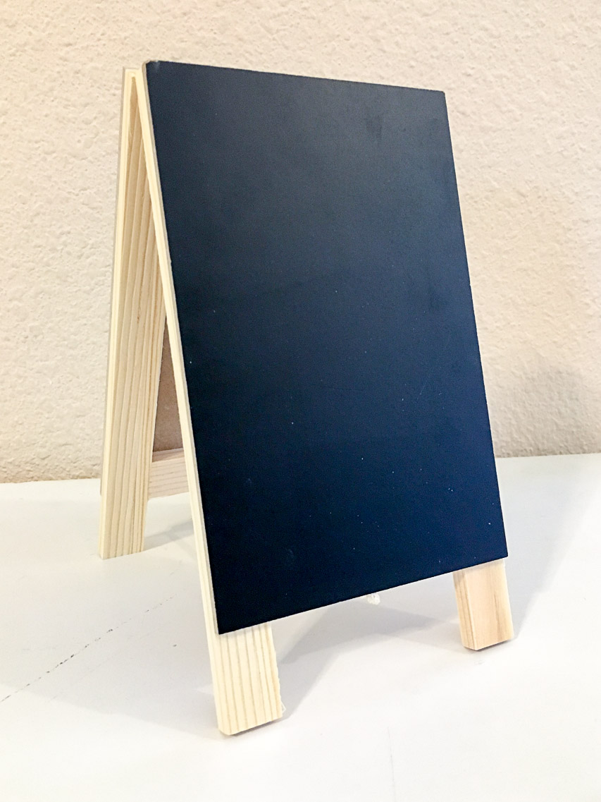 DIY Chalkboard Easel