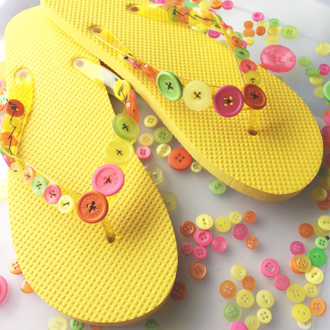 decorate flip flops with buttons