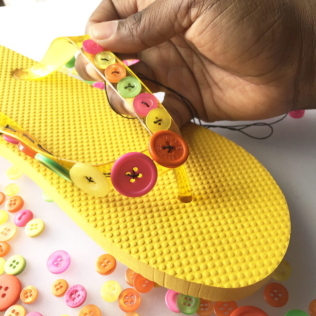 decorate flip flops with buttons