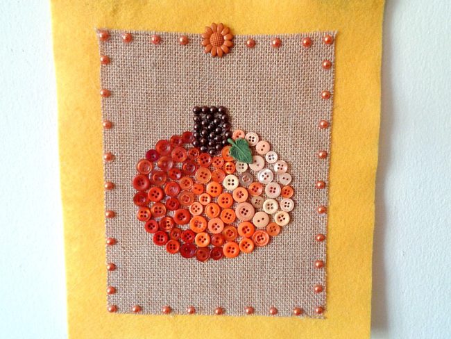 button pumpkin wall hanging