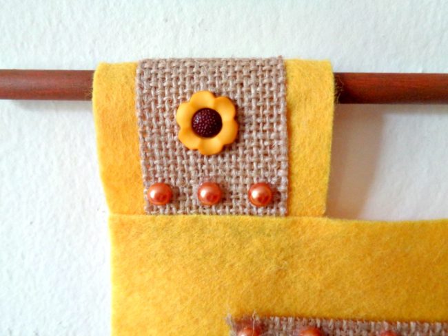 button pumpkin wall hanging