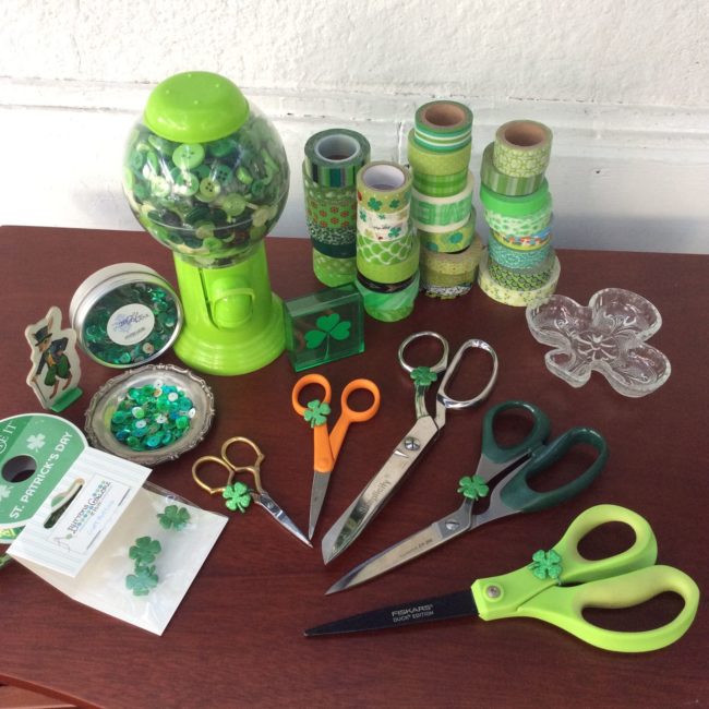 http://buttonsgaloreandmore.net/wp-content/uploads/2018/02/St.-Patricks-Day-shamrock-button-scissors-650x650.jpg